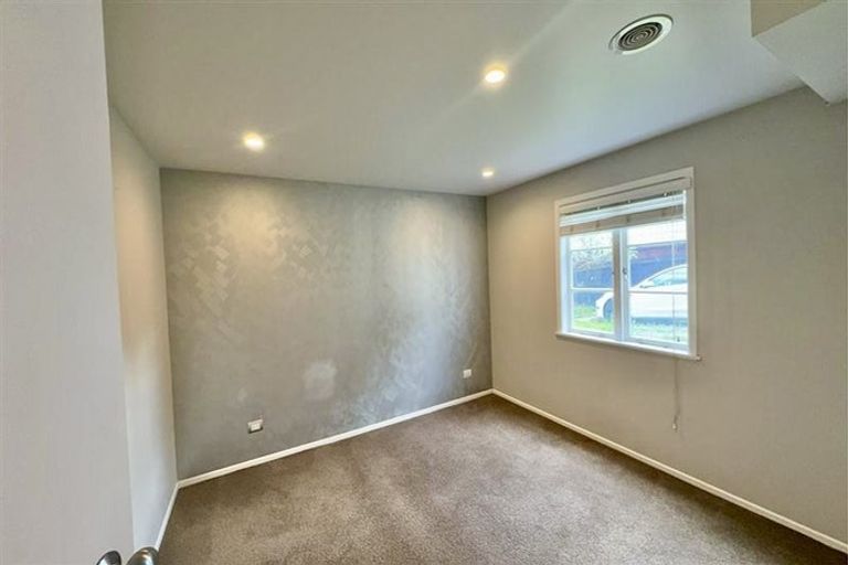 Photo of property in 19 Awaroa Road, Sunnyvale, Auckland, 0612