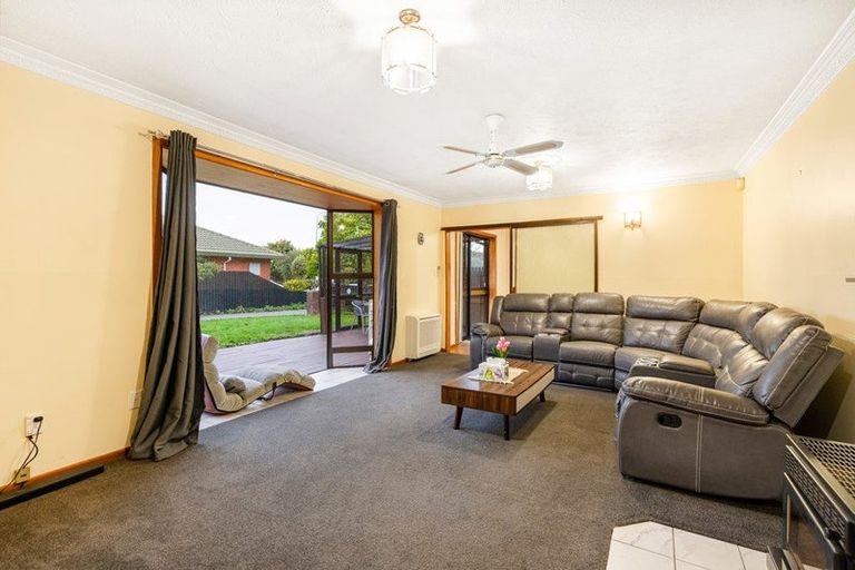 Photo of property in 31 Solomon Avenue, Redwood, Christchurch, 8051