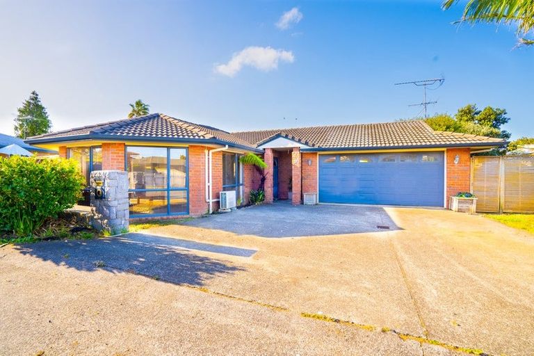 Photo of property in 12 Hocken Place, Mangere Bridge, Auckland, 2022