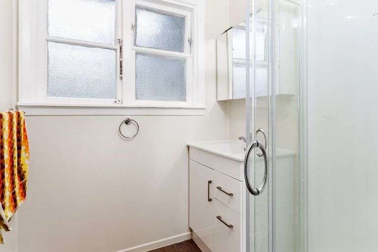 Photo of property in 1/11 Hollyford Avenue, Bryndwr, Christchurch, 8053