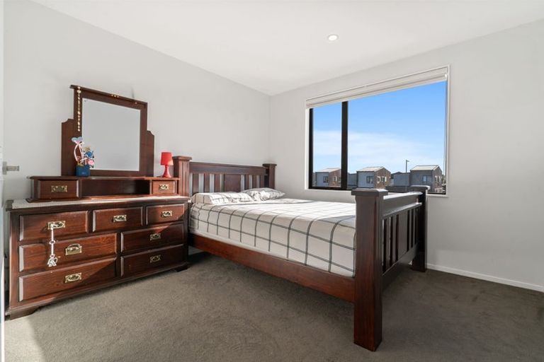 Photo of property in 42 Dignity Street, Papakura, 2110