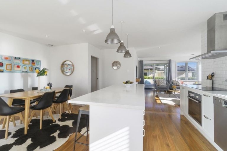 Photo of property in 6 Kervil Avenue, Te Atatu Peninsula, Auckland, 0610