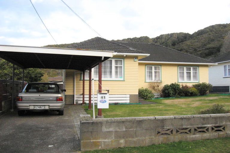 Photo of property in 41 Lees Grove, Wainuiomata, Lower Hutt, 5014