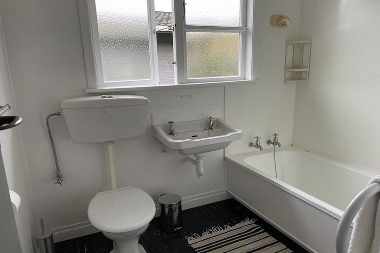 Photo of property in 40 Silverstream Road, Crofton Downs, Wellington, 6035