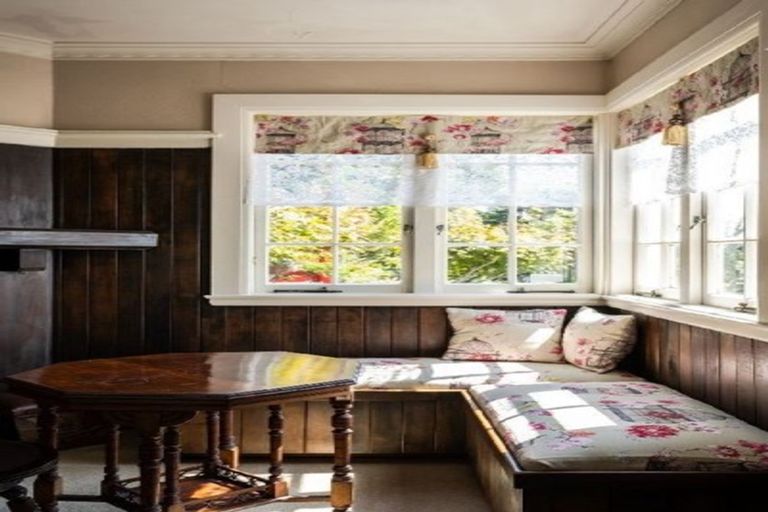 Photo of property in 475 Glenfield Road, Glenfield, Auckland, 0629