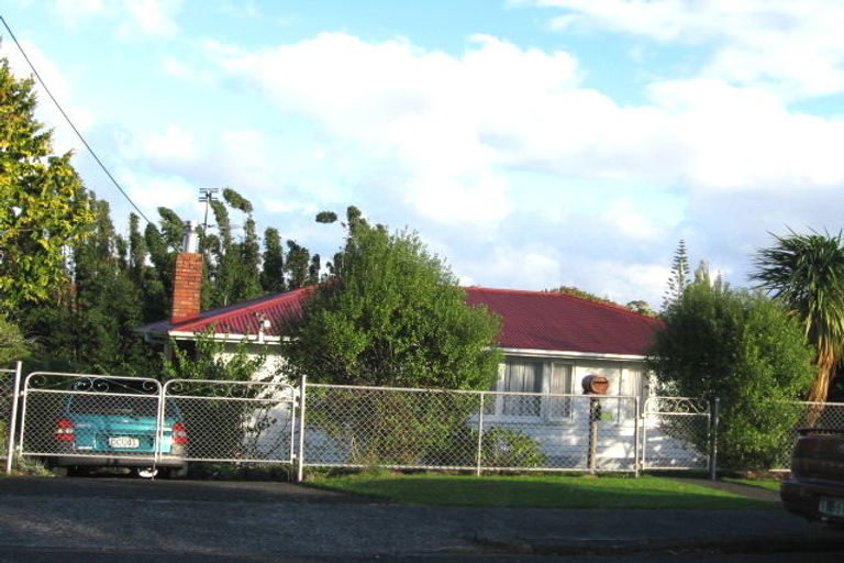 Photo of property in 14 Sylvan Crescent, Te Atatu South, Auckland, 0610