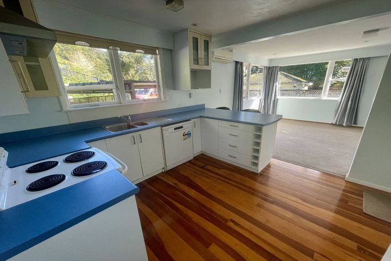 Photo of property in 2/26 Tawa Street, Eastbourne, Lower Hutt, 5013