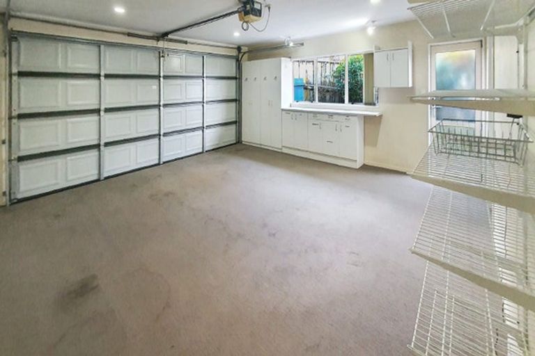 Photo of property in 9 Lorikeet Place, Unsworth Heights, Auckland, 0632