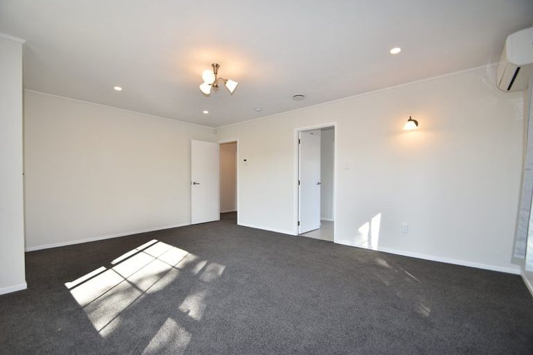 Photo of property in 9 Wairata Place, Te Atatu South, Auckland, 0610