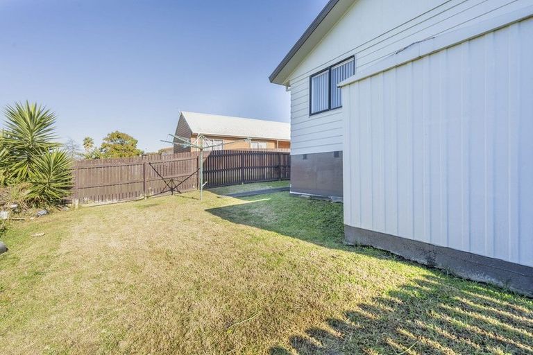 Photo of property in 2/19 Janese Place, Weymouth, Auckland, 2103