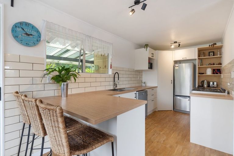 Photo of property in 15 Arde Place, Massey, Auckland, 0614