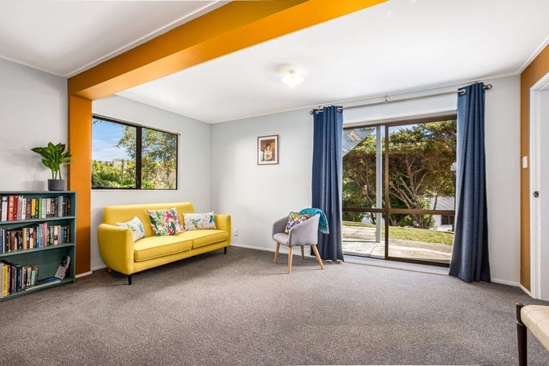 Photo of property in 49b Albatross Close, Whitby, Porirua, 5024