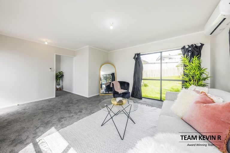 Photo of property in 2/9 Janese Place, Weymouth, Auckland, 2103