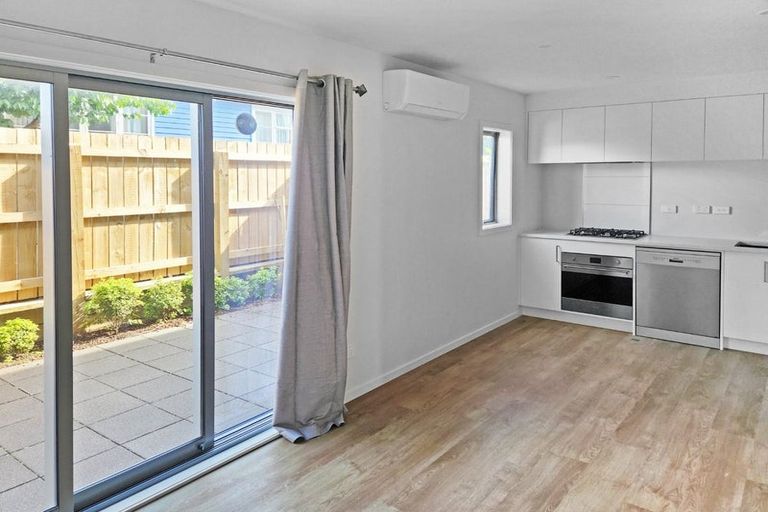 Photo of property in 3/12 Mana Avenue, Titahi Bay, Porirua, 5022