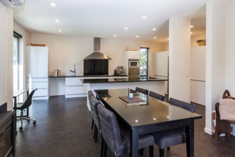 Photo of property in 1 Medbury Terrace, Fendalton, Christchurch, 8041