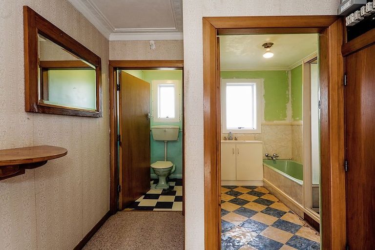 Photo of property in 19 Seaview Terrace, Kew, Dunedin, 9012