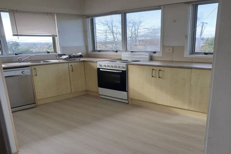 Photo of property in 1/940 East Coast Road, Northcross, Auckland, 0630