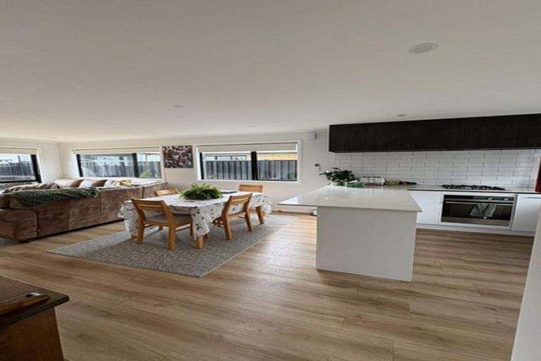 Photo of property in 7 Desert Gold Lane, Wallaceville, Upper Hutt, 5018