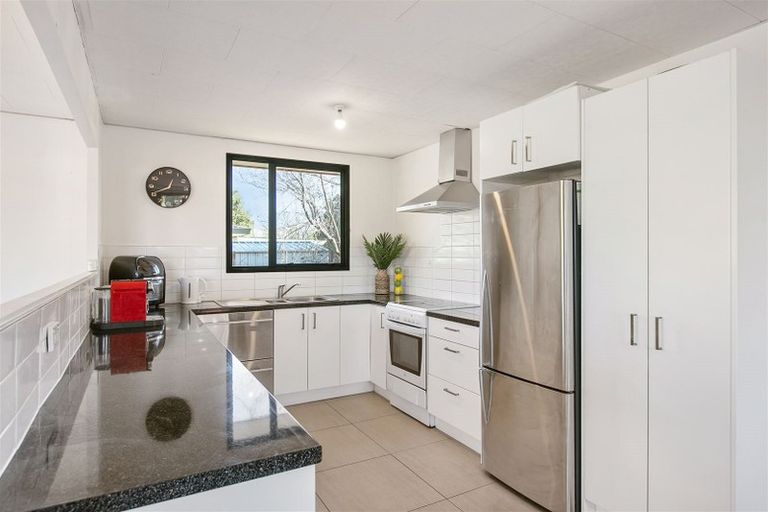 Photo of property in 6 Cameron Place, Ranui, Auckland, 0612