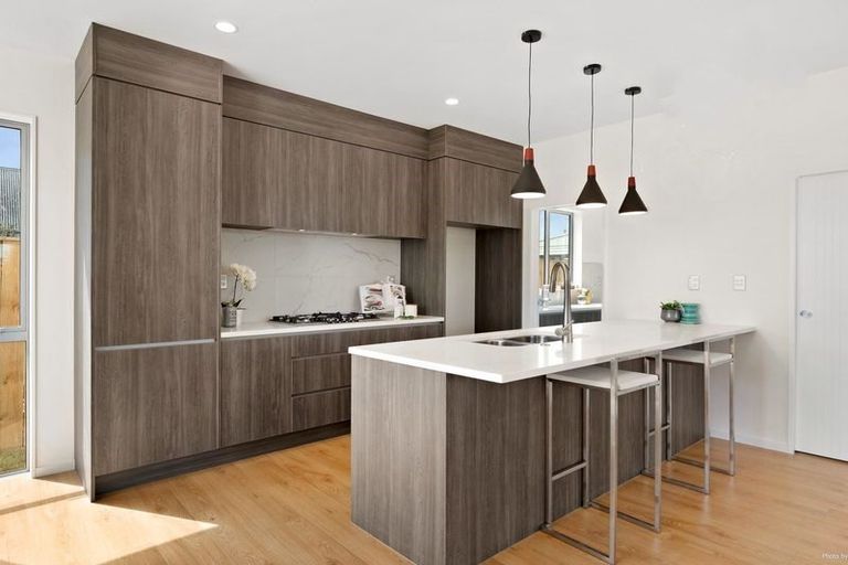 Photo of property in 8b Karamu Street, Te Atatu Peninsula, Auckland, 0610