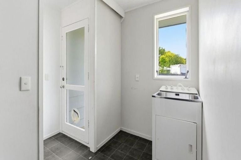 Photo of property in 52 Acacia Street, Kelvin Grove, Palmerston North, 4414