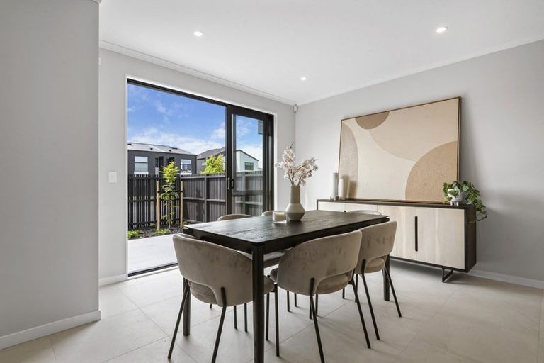 Photo of property in 32 Te Aniwaniwa Terrace, Albany, 0632