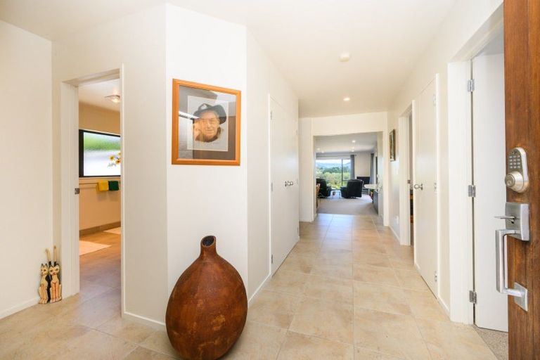 Photo of property in 70 Pacific Drive, Fitzherbert, Palmerston North, 4410