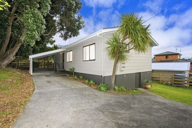 Photo of property in 2/2 Woodall Place, Totara Vale, Auckland, 0627
