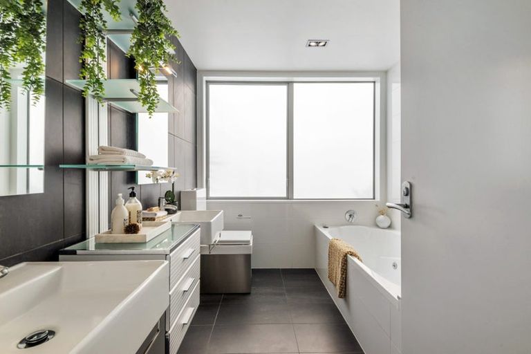 Photo of property in 49 Parr Terrace, Castor Bay, Auckland, 0620