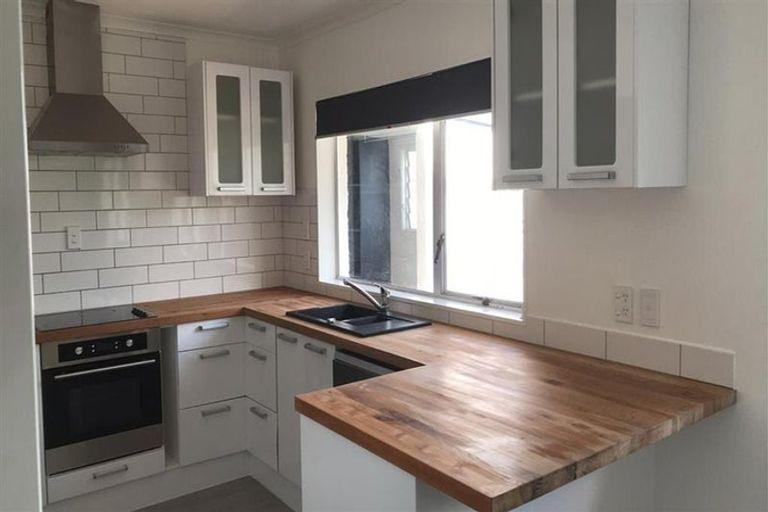 Photo of property in 2/23 Beach Road, Pahurehure, Papakura, 2113