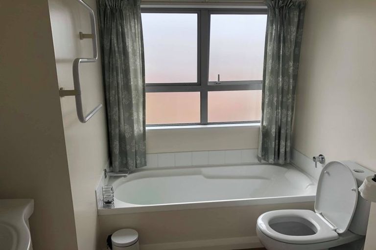 Photo of property in 8a Broadbent Street, Riccarton, Christchurch, 8041