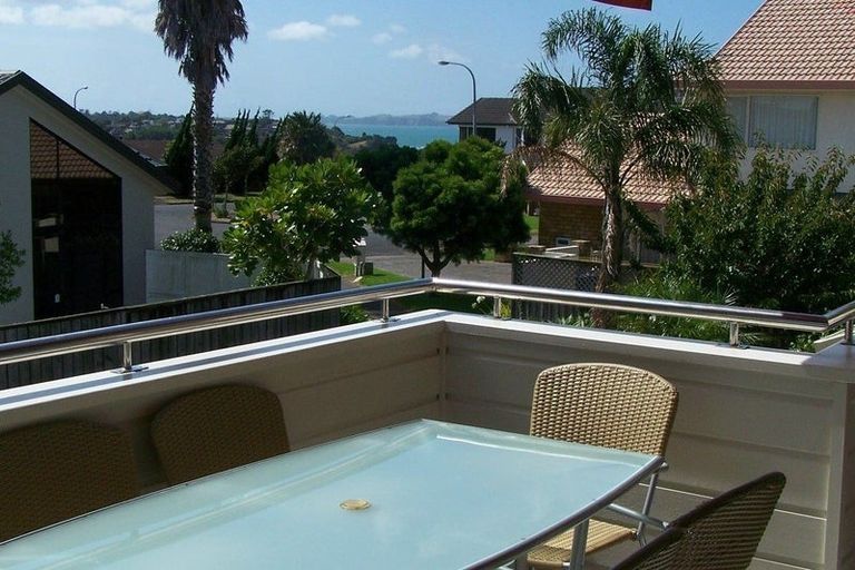 Photo of property in 2/18 Gillard Place, Eastern Beach, Auckland, 2012