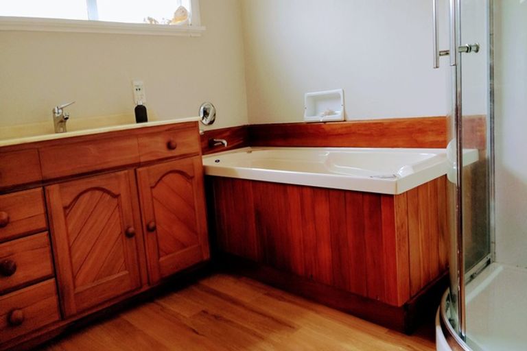 Photo of property in 51 Holdsworth Avenue, Trentham, Upper Hutt, 5018