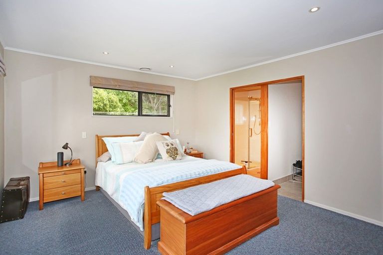 Photo of property in 2 Raukawa Grove, Waiuku, 2123