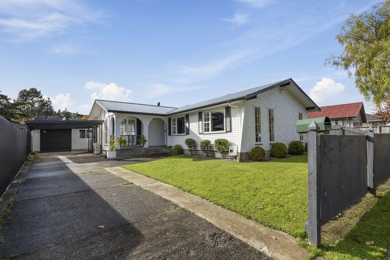 Photo of property in 11 Gemstone Drive, Birchville, Upper Hutt, 5018