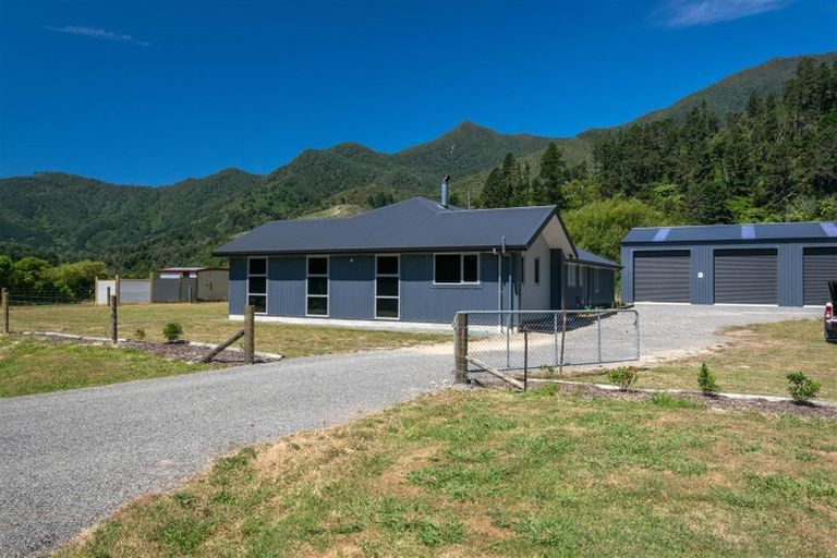 Photo of property in 2 Renata Road, Okiwi Bay, 7193