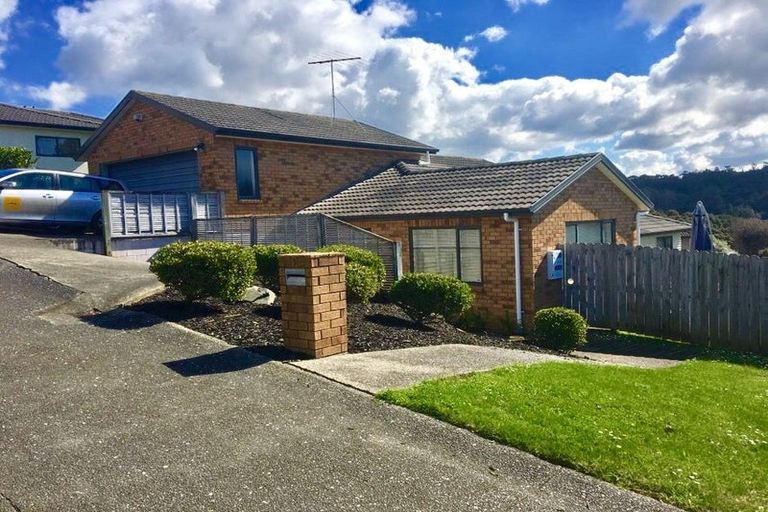 Photo of property in 100 George Deane Place, Greenhithe, Auckland, 0632