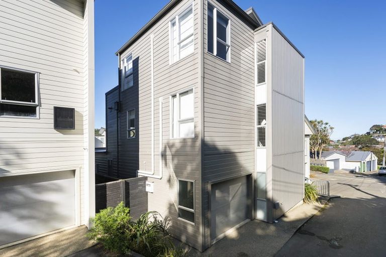 Photo of property in 1/3 Severn Street, Island Bay, Wellington, 6023