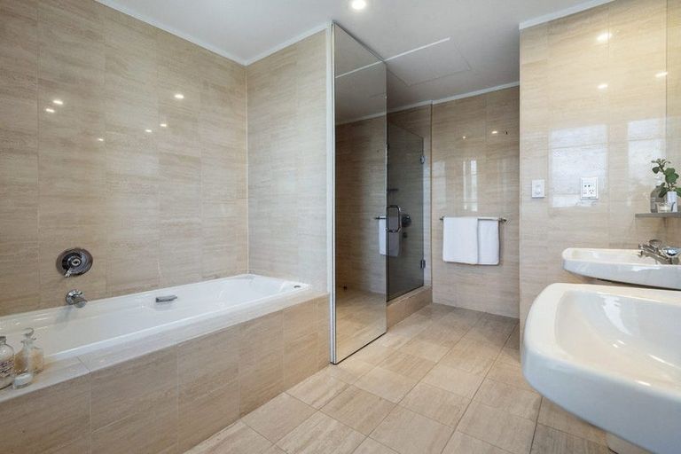 Photo of property in Shangri La Apartments, 10/97 Jervois Road, Herne Bay, Auckland, 1011