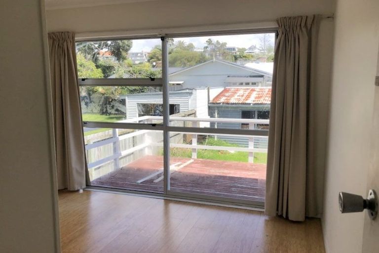Photo of property in 11 Tennyson Street, Northcote Point, Auckland, 0627