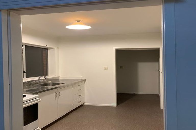 Photo of property in 1/16 Kathleen Street, Totara Vale, Auckland, 0627