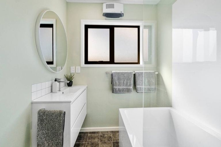 Photo of property in 65 Queens Road, Waikanae Beach, Waikanae, 5036