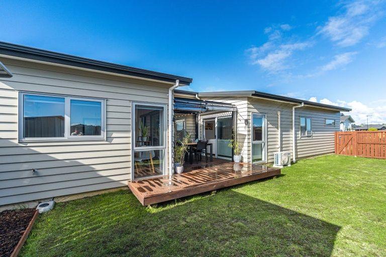 Photo of property in 14 Waikohi Avenue, Glenbrook, 2681