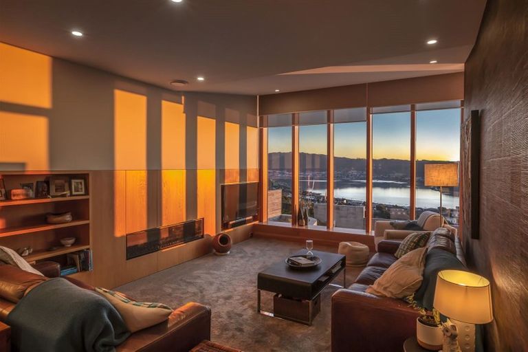 Photo of property in 10 Seascape View, Paremata, Porirua, 5024