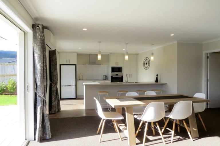 Photo of property in 64 Golden Shore Place, Coromandel, 3506