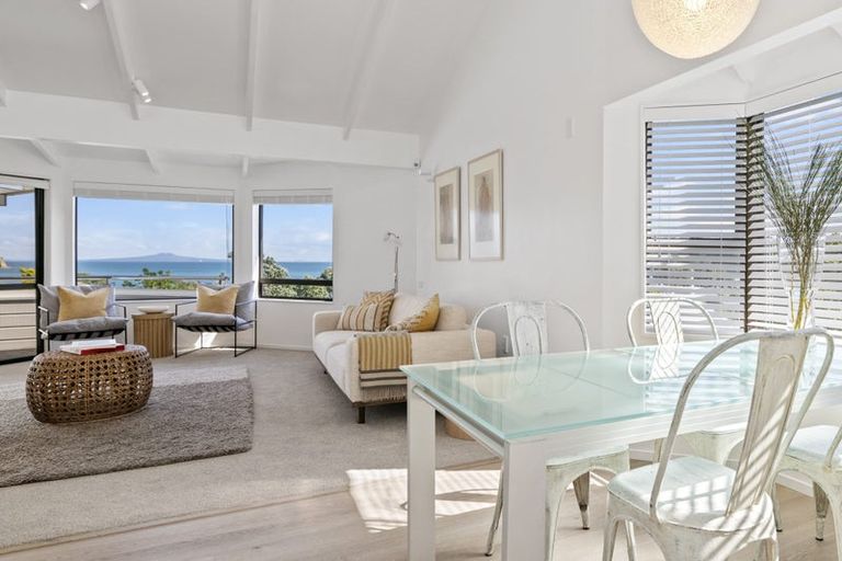 Photo of property in 19 Zita Avenue, Matakatia, Whangaparaoa, 0930