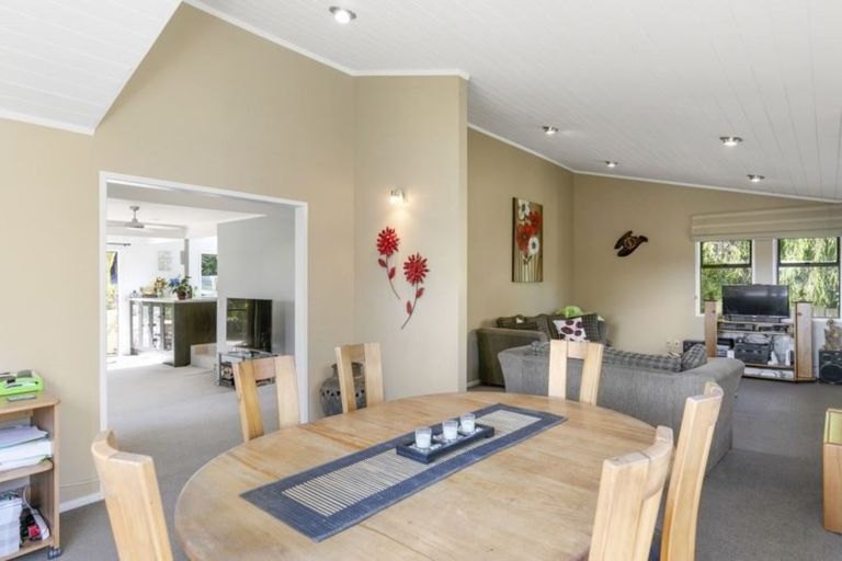 Photo of property in 20 Saddleback Rise, Murrays Bay, Auckland, 0630