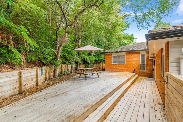 Photo of property in 21a Woodfern Crescent, Titirangi, Auckland, 0604