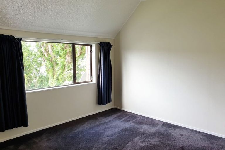 Photo of property in 2/17u Randwick Crescent, Moera, Lower Hutt, 5010