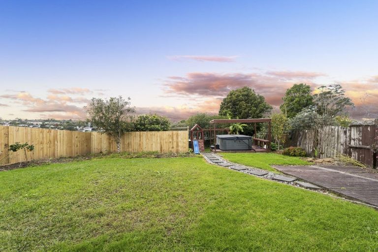 Photo of property in 92 Gallony Avenue, Massey, Auckland, 0614